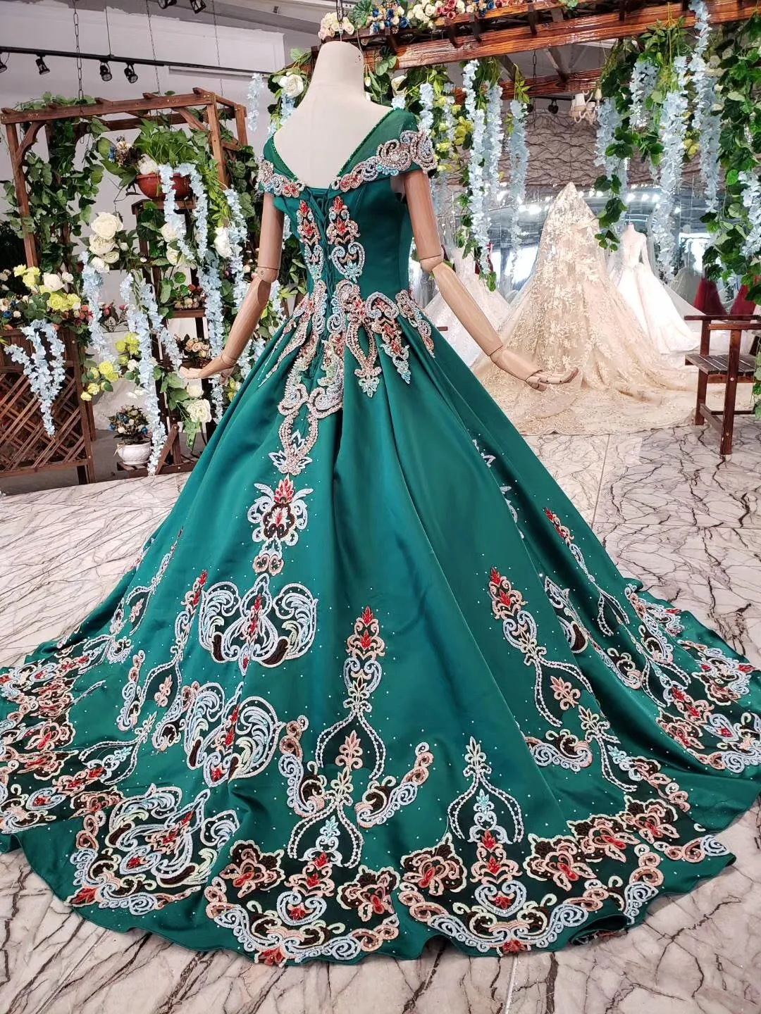 Luxury Green Round Neck Short Sleeves Prom Dresses with Beading