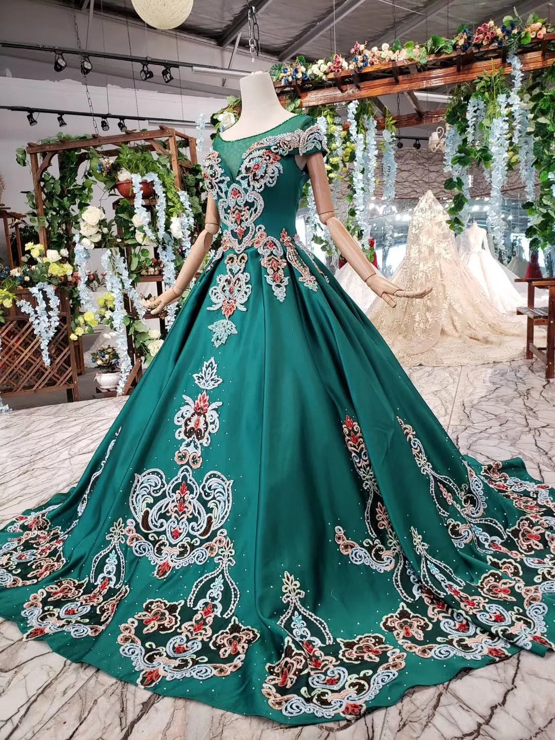 Luxury Green Round Neck Short Sleeves Prom Dresses with Beading