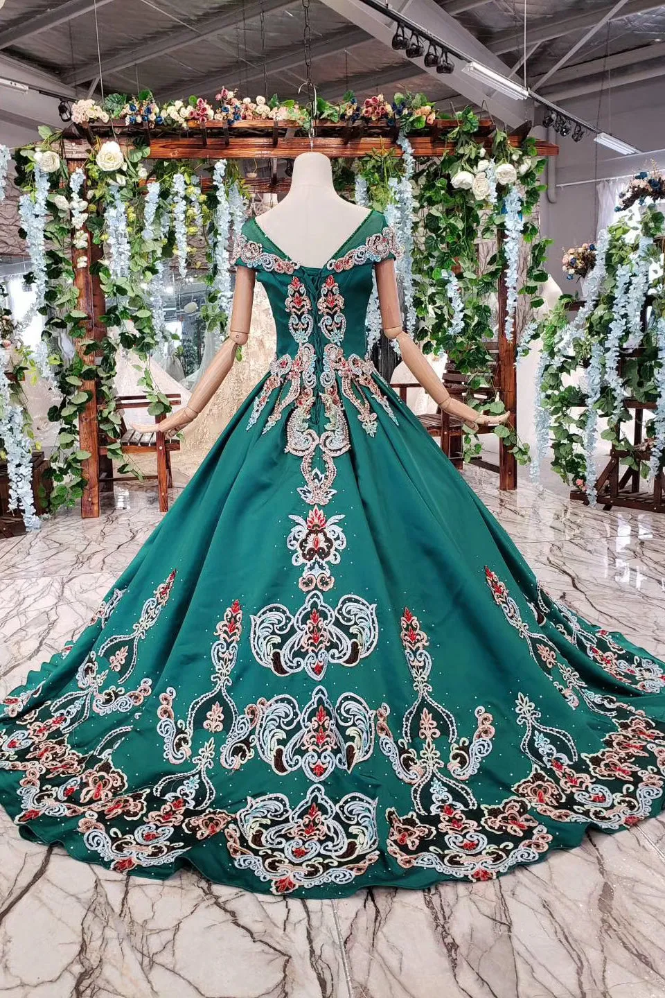 Luxury Green Round Neck Short Sleeves Prom Dresses with Beading