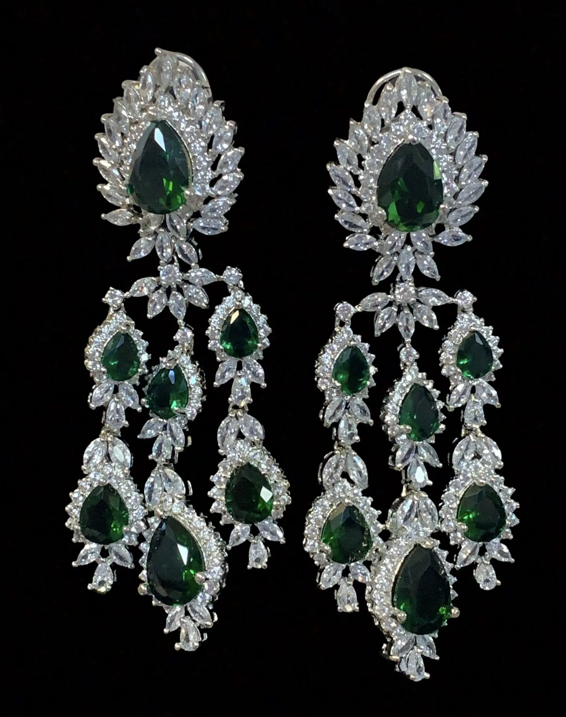 Nafisa  necklace set in emeralds ( SHIPS IN 4 WEEKS  )