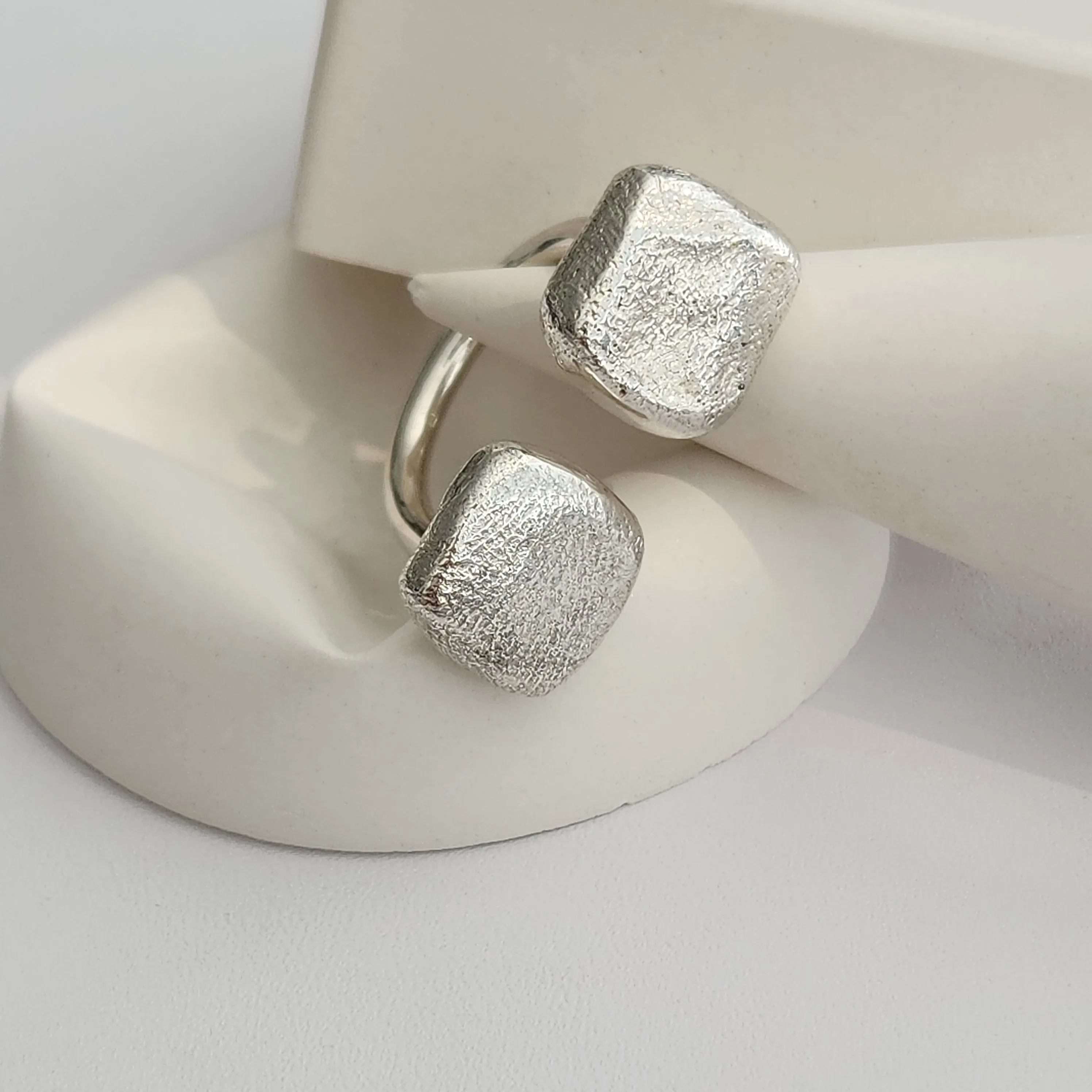 SQUARE PEBBLE Ring